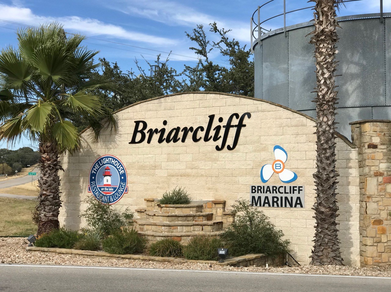 Main entrance to Briarcliff Marina